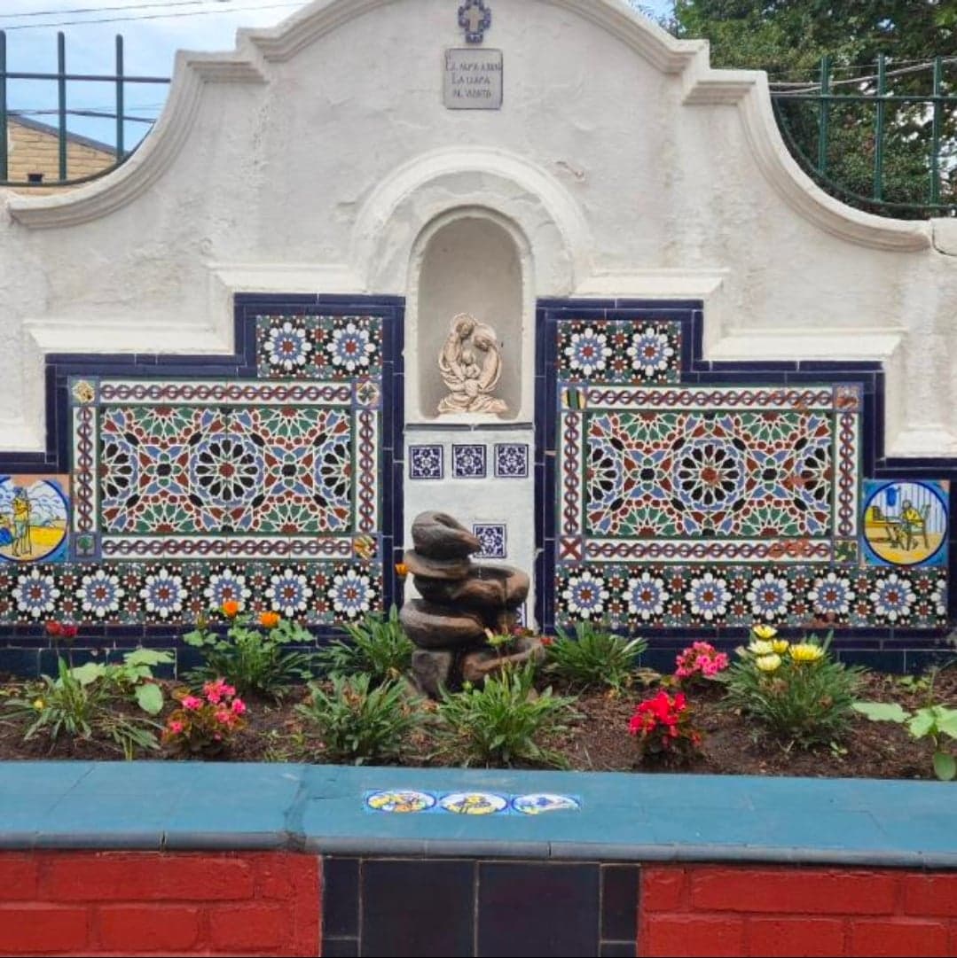 Fuente de azulejos en la Casa La Fuente